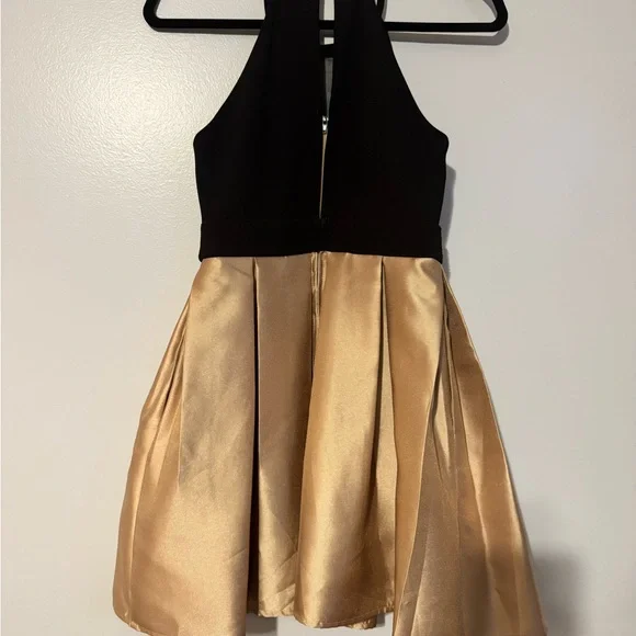 Vintage Teeze Me Elegant Black and Gold Dress - Picture 3 of 3